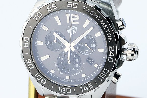 タグホイヤー　フォーミュラー１　クロノグラフ　ＣＡＺ１０１１　黒文字盤　表面拡大