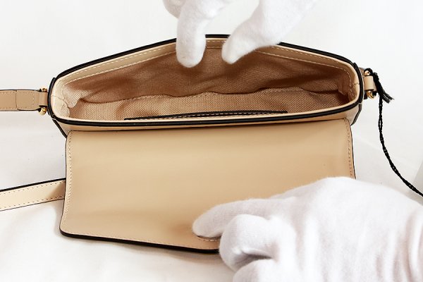 グッチ　GGスーパーミニ ショルダーバック 772794 2149 ベージュ　中身