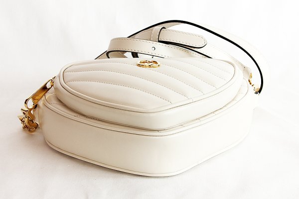 グッチ　インターロッキングG ショルダーバック 751628 525040 ホワイト　底