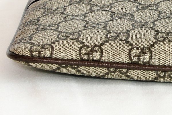 グッチ　オフィディア クラッチバック 517551 2184 ベージュ　底拡大