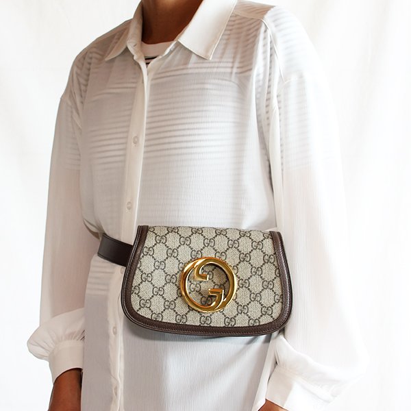 グッチ　ブロンディ ベルトバック 703807 525040 ベージュ／ブラウン　掛けたイメージ