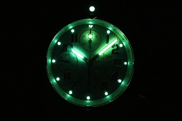 ブライトリング　アベンジャー　スカイランド　Ａ１３３８０　銀文字盤　ライト暗闇