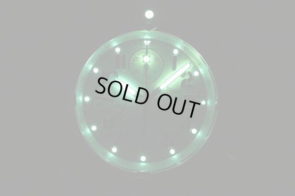 ブライトリング　アベンジャー　スカイランド　Ａ１３３８０　銀文字盤　ライト暗闇