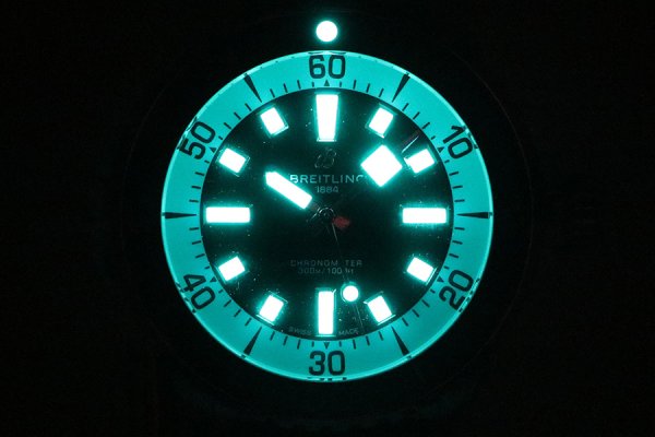 ブライトリング　スーパーオーシャン４６　Ａ１７３７８　黒／白文字盤　ライト暗闇