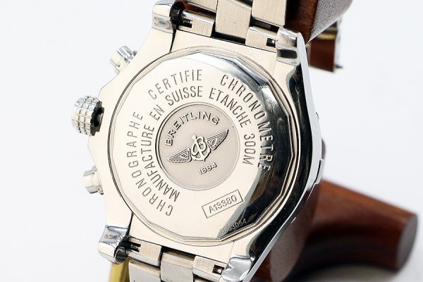 ブライトリング　アベンジャー　スカイランド　Ａ１３３８０　銀文字盤　裏面拡大