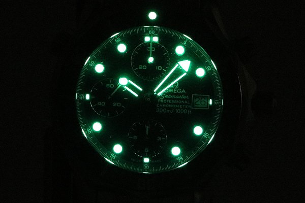 オメガ　シーマスタープロ　クロノグラフ　２５９９．８０　紺文字盤　ライト暗闇