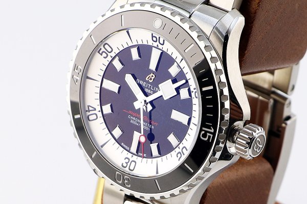 ブライトリング　スーパーオーシャン４６　Ａ１７３７８　黒／白文字盤　サイド拡大