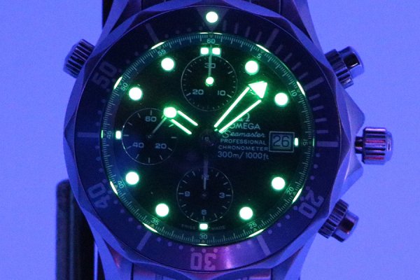 オメガ　シーマスタープロ　クロノグラフ　２５９９．８０　紺文字盤　ライト