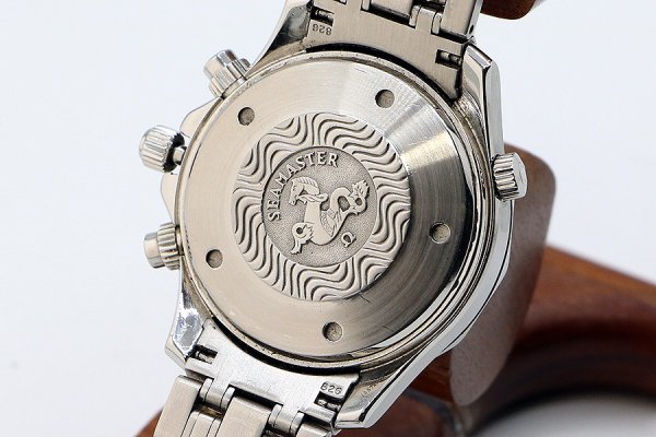 オメガ　シーマスタープロ　クロノグラフ　２５９９．８０　紺文字盤　裏面拡大