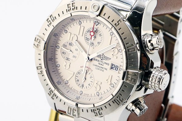 ブライトリング　アベンジャー　スカイランド　Ａ１３３８０　銀文字盤　サイド拡大