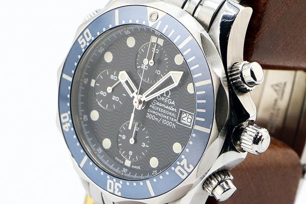 オメガ　シーマスタープロ　クロノグラフ　２５９９．８０　紺文字盤　サイド拡大