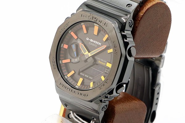 カシオ　Ｇショック　ＧＭ－Ｂ２１００ＢＰＣ　黒文字盤　レインボーインデックス　サイド拡大