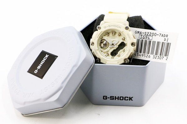 カシオ　Ｇショック　ＧＭＡ－Ｓ２２００―７ＡＤＲ　デジアナ白文字盤　箱