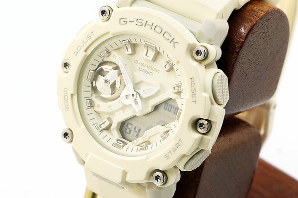 カシオ　Ｇショック　ＧＭＡ－Ｓ２２００―７ＡＤＲ　デジアナ白文字盤　サイド拡大