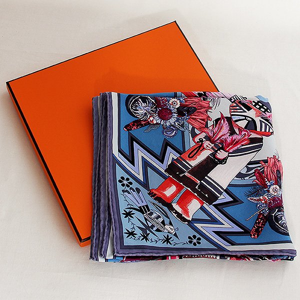 エルメス　KACHINAS カレ ウォッシュ90 071823S RD/BLEU JEAN/ROSE VIF　箱