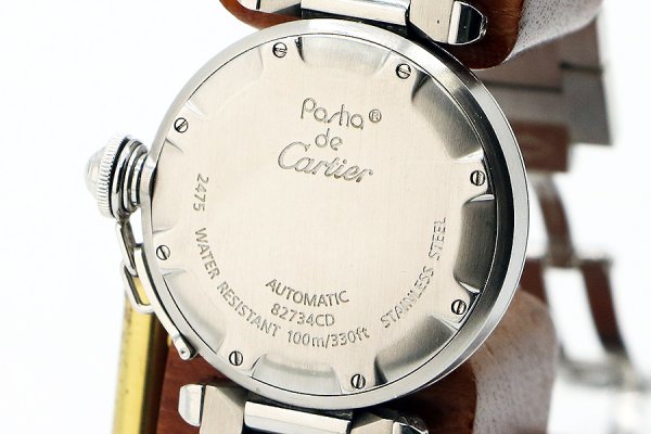 カルティエ　パシャＣ　ビックデイト　Ｗ３１０４４Ｍ７　白文字盤　裏面拡大