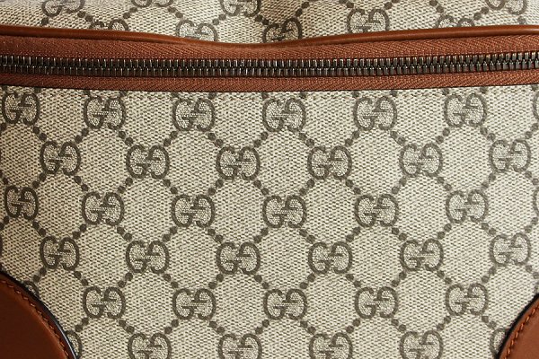 グッチ　GGエンブレム ミディアムベルトバック 821162 488628 ベージュ／ダークブラウン　表面拡大