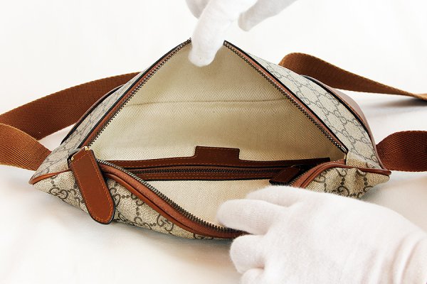 グッチ　GGエンブレム ミディアムベルトバック 821162 488628 ベージュ／ダークブラウン　中身