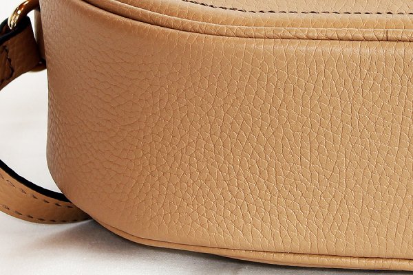 グッチ　ソーホー インターロッキングG タッセルショルダーバック 747779 213317 ベージュ　底拡大