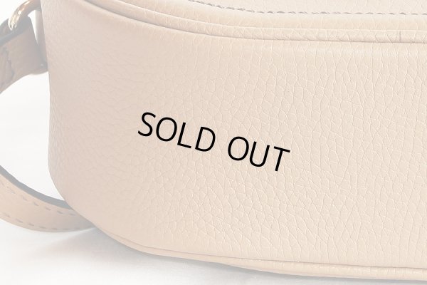 グッチ　ソーホー インターロッキングG タッセルショルダーバック 747779 213317 ベージュ　底拡大