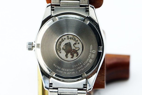 グランドセイコー　ＳＢＧＴ０３５　９Ｆ８３－０ＡＨ０　銀文字盤　裏面拡大