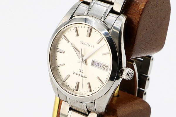 グランドセイコー　ＳＢＧＴ０３５　９Ｆ８３－０ＡＨ０　銀文字盤　サイド拡大