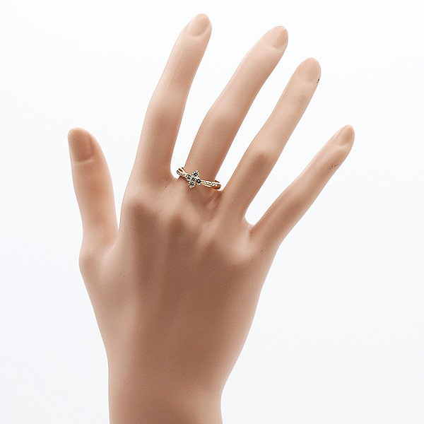 K18 ダイアイリリング 0.50ct 2.10g　装着イメージ