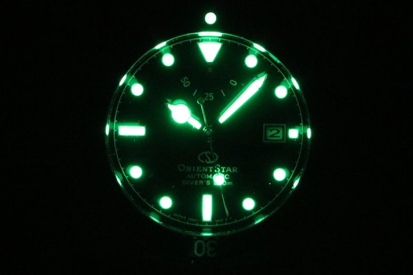 オリエントスター　スポーツダイバー１９６４　ＲＫ－ＡＵ０６０１Ｂ　黒文字盤　ライト暗闇