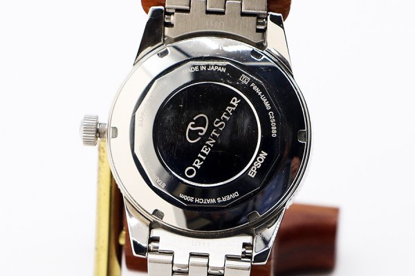 オリエントスター　スポーツダイバー１９６４　ＲＫ－ＡＵ０６０１Ｂ　黒文字盤　裏面拡大