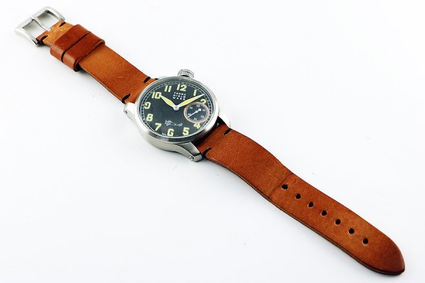 テッラチェロマーレ　ＴＣ７０４４ＡＣ３ＰＡ　フェラーリン　黒文字盤　革ベルト状態　表面