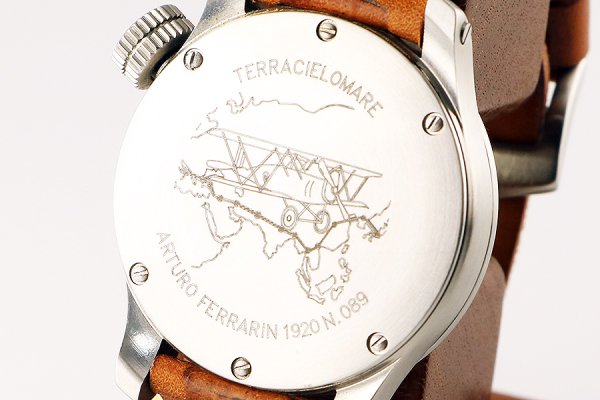 テッラチェロマーレ　ＴＣ７０４４ＡＣ３ＰＡ　フェラーリン　黒文字盤　裏面拡大