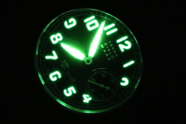 テッラチェロマーレ　ＴＣ７０４４ＡＣ３ＰＡ　フェラーリン　黒文字盤　ライト暗闇