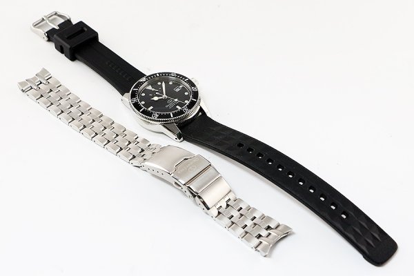 オリエントスター　スポーツダイバー１９６４　ＲＫ－ＡＵ０６０１Ｂ　黒文字盤　替えラバーベルト状態　表面