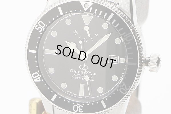 オリエントスター　スポーツダイバー１９６４　ＲＫ－ＡＵ０６０１Ｂ　黒文字盤　表面拡大