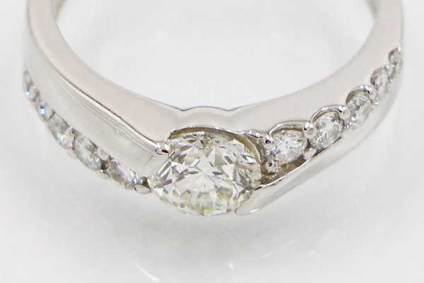 PT900 ダイアイリリング 0.700ct 0.30ct 5.10g　拡大