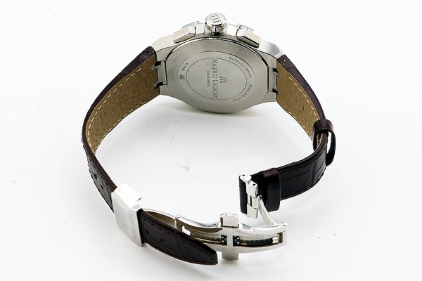 モーリス・ラクロア　アイコン　クロノグラフ　ＡＩ１０１８　銀文字盤　革ベルト