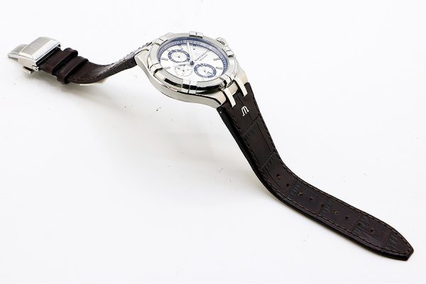 モーリス・ラクロア　アイコン　クロノグラフ　ＡＩ１０１８　銀文字盤　表面