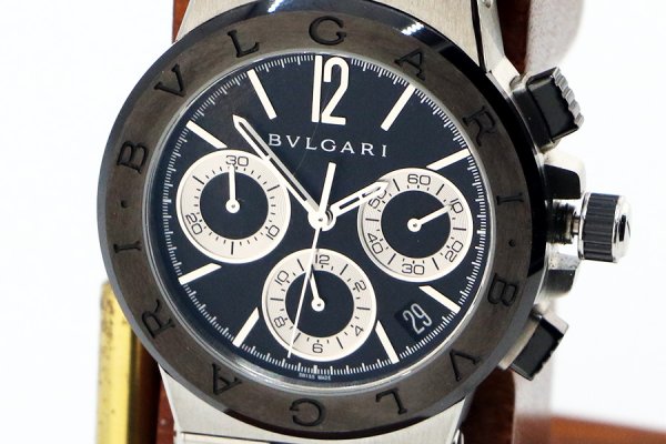 ブルガリ　ディアゴノクロノグラフ　ＤＧ３７ＳＳＣＨ　黒文字盤　表面拡大