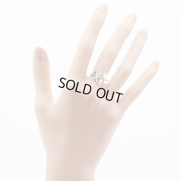 アーカー　K18 パピヨンブリリアン リング 1.80g　装着イメージ