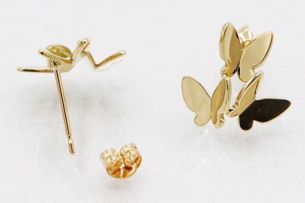 アーカー　K18 パピヨンブリリアン ピアス 2.30g　キャッチ外したイメージ