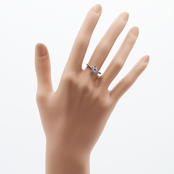 ティファニー　PT950 バターカップ ダイアイリリング 4.00g　装着イメージ