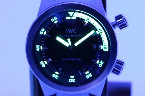 ＩＷＣ　アクアタイマー　ＩＷ３５４８０５　黒文字盤　２ツリューズ　ライト