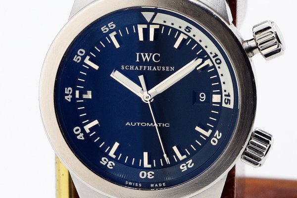 ＩＷＣ　アクアタイマー　ＩＷ３５４８０５　黒文字盤　２ツリューズ　表面拡大
