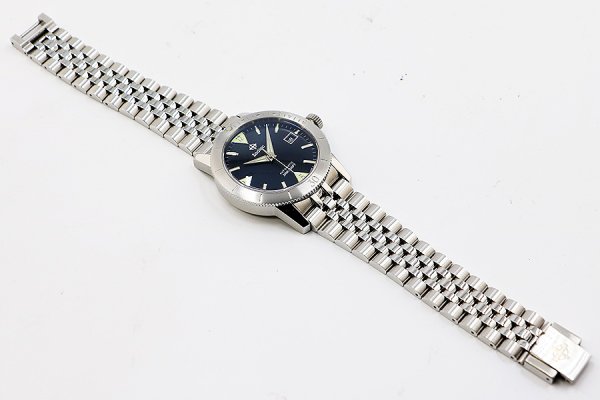 ゾディアック　スーパーシーウルフ５３　ＺＯ９２０１　黒文字盤　ベルト状態　表面