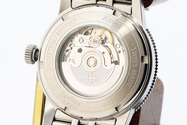 ゾディアック　スーパーシーウルフ５３　ＺＯ９２０１　黒文字盤　裏面拡大