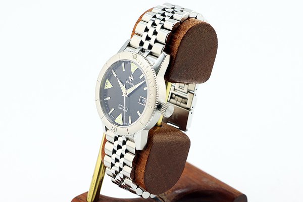 ゾディアック　スーパーシーウルフ５３　ＺＯ９２０１　黒文字盤　サイド