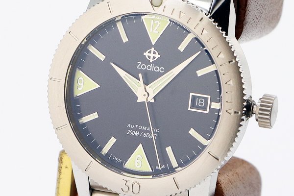 ゾディアック　スーパーシーウルフ５３　ＺＯ９２０１　黒文字盤　表面拡大