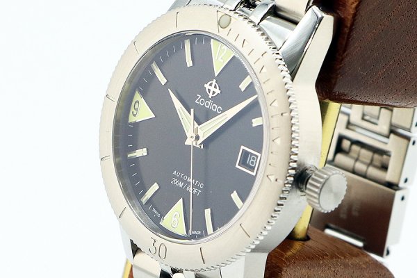 ゾディアック　スーパーシーウルフ５３　ＺＯ９２０１　黒文字盤　サイド拡大