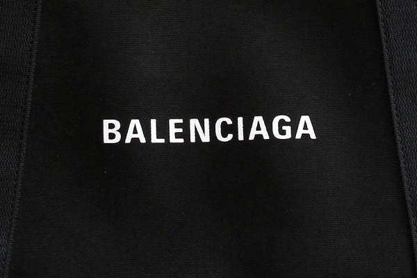 バレンシアガ　ネイビーカバスS 339933 ブラック　表面拡大