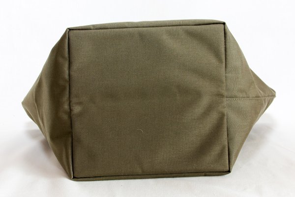 エルベシャプリエ　レザーハンドル舟型トートM 1407C トープ　底